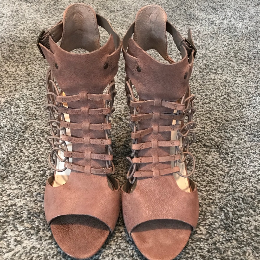 Vince Camuto size 9 heel